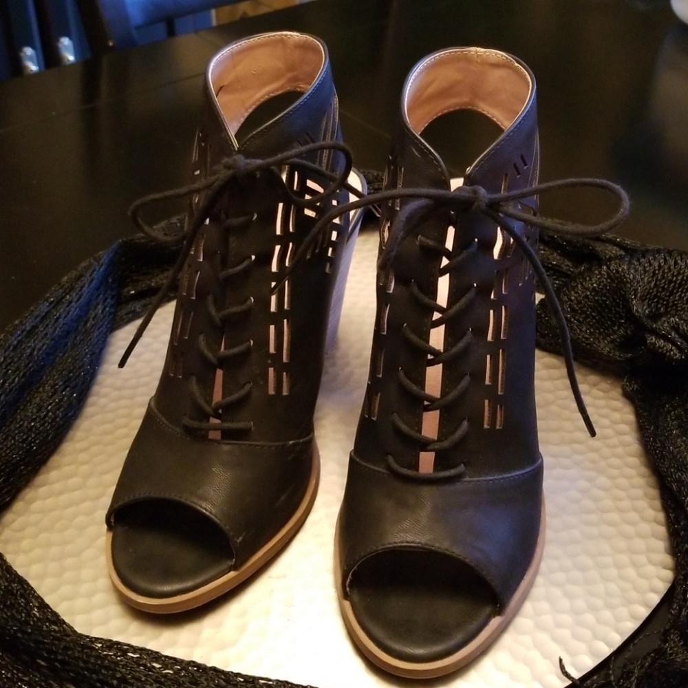 Women's shoes